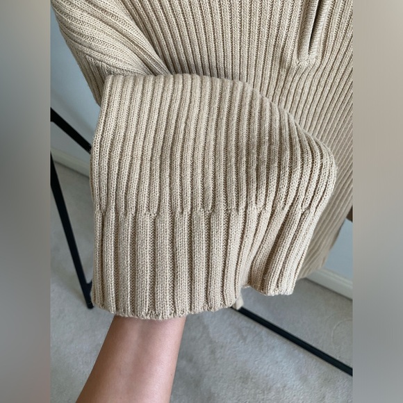 Long Sweater with Bell Sleeves and Zipper Detail - Picture 4 of 4